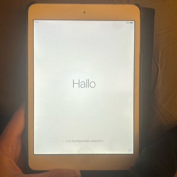 iPad mini with case and protector screen on - Picture 3 of 9